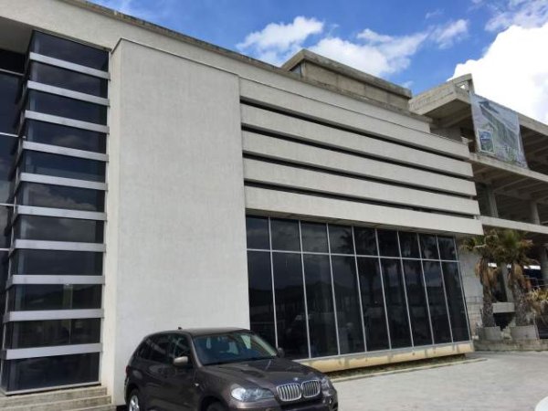 Tirane, shes ambjent biznesi 2850 m² 2.000.000  (Autostrada Tirane- Durres)