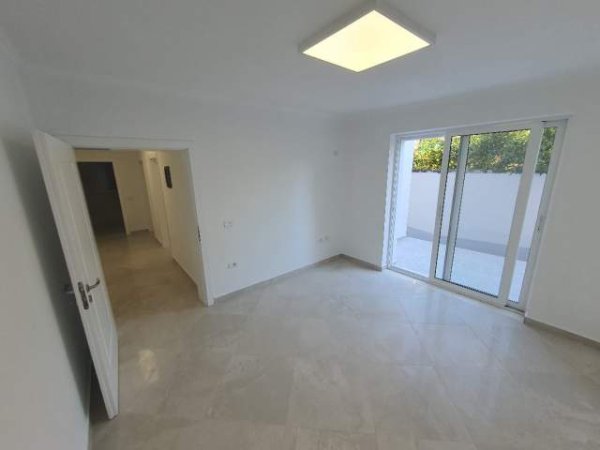 Tirane, jap me qera apartament 2+1+A+BLK Kati 1, 120 m² 600 Euro (Rruga Comeve)