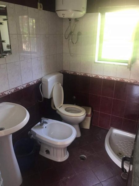 Tirane, jap me qera shtepi 2+1 Kati 1, 30.000 Leke (Rruga "Petrela")