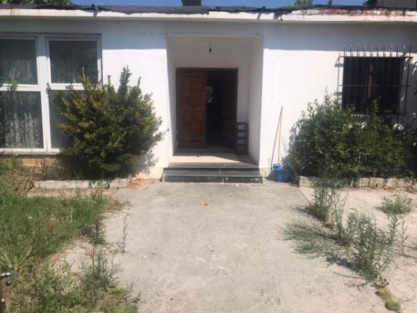 Tirane, jap me qera shtepi 2+1 Kati 1, 30.000 Leke (Rruga "Petrela")