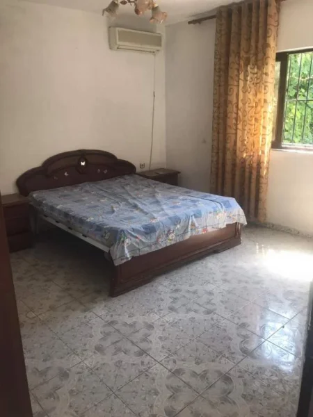 Tirane, jap me qera shtepi 2+1 Kati 1, 30.000 Leke (Rruga "Petrela")
