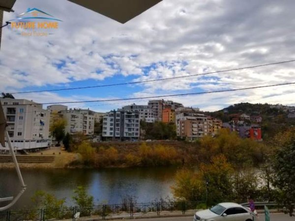 Tirane, jepet me qera apartament 1+1 Kati 2, 65 m² 450 Euro (Liqeni i Thate)