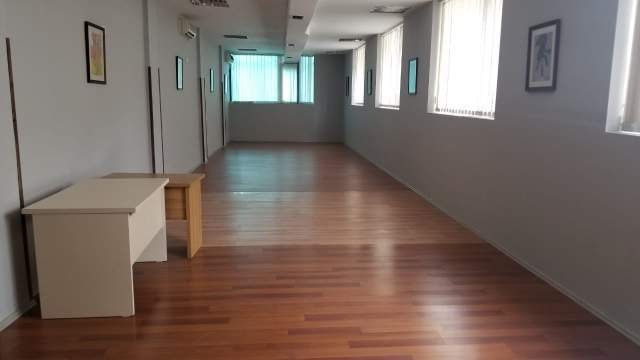 Tirane, jap me qera ambjent biznesi 2.300 m² (Qender)