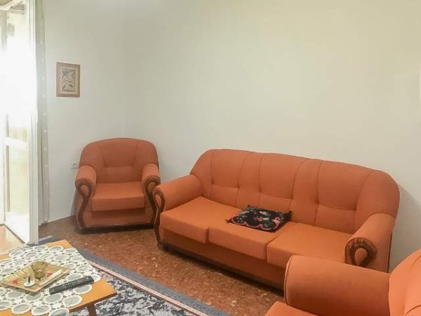 Tirane, jepet me qera shtepi 111 m² 500 Euro