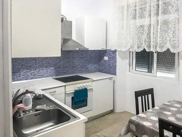 Tirane, jepet me qera shtepi 111 m² 500 Euro