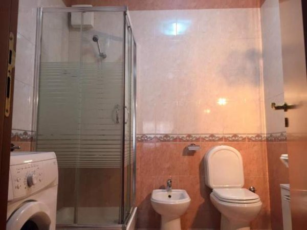 Tirane, jepet me qera apartament 2+1+BLK Kati 3, 103 m² 550 Euro (Rruga e Kavajes)