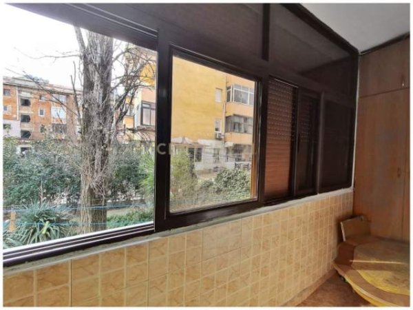 Tirane, jepet me qera apartament 2+1+BLK Kati 2, 60 m² 400 Euro (Rr. e Durresit)