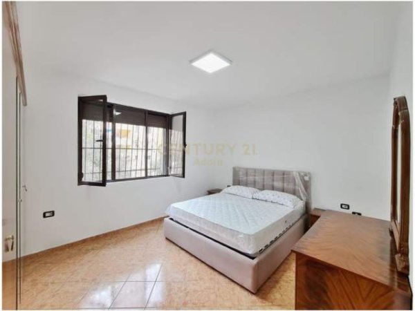 Tirane, jepet me qera apartament 2+1+BLK Kati 2, 60 m² 400 Euro (Rr. e Durresit)
