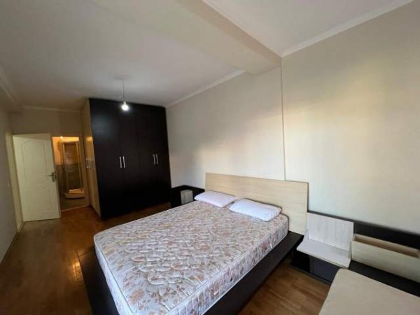 Tirane, jepet me qera apartament Kati 3, 143 m² 550 Euro (rruga bill klinton)