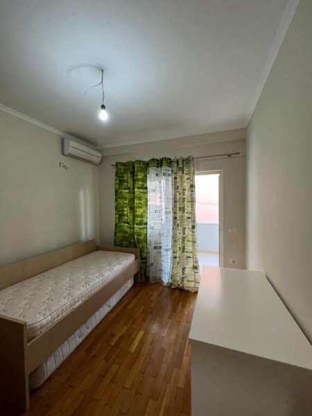 Tirane, jepet me qera apartament Kati 3, 143 m² 550 Euro (rruga bill klinton)