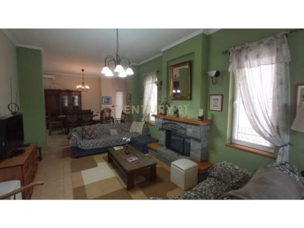 Tirane, jepet me qera Vile 3 Katshe Kati 0, 394 m² 1.000 Euro (Vilat Amerikane)