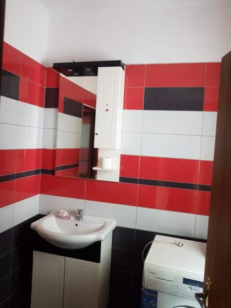 Tirane, jepet me qera shtepi 1+1+A+BLK Kati 0, 110 m² 300 Euro (tregu elektrik)