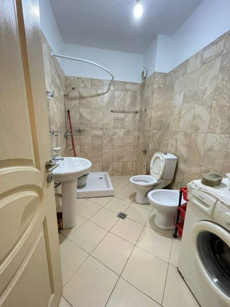 Tirane, jepet me qera Penthouse 2+1+BLK Kati 1, 155 m² 40.000 Leke
