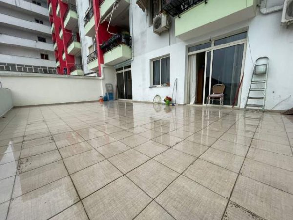 Tirane, jepet me qera Penthouse 2+1+BLK Kati 1, 155 m² 40.000 Leke