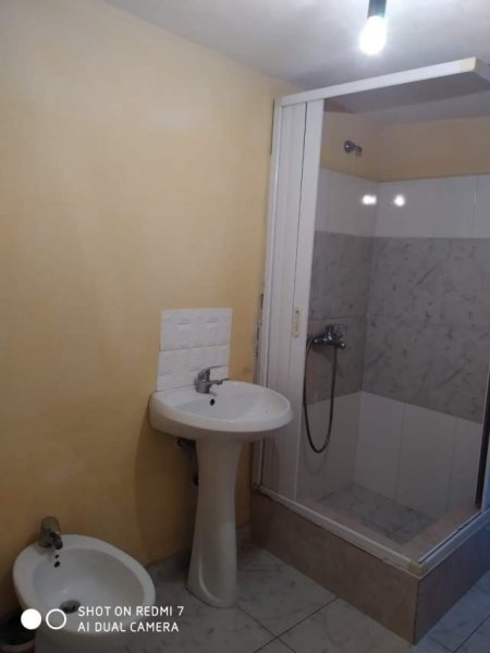 Tirane, jap me qera shtepi 1+1 Kati 0, 60 m² 15.000 Leke (Prane Forcave Speciale “Renea”)