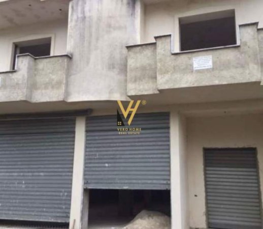 Tirane, shitet Vile 5+1 Kati 0, 390 m² 160.000 Euro (SHKOZE)