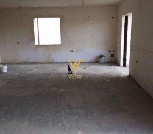 Tirane, shitet Vile 5+1 Kati 0, 390 m² 160.000 Euro (SHKOZE)