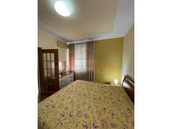 Tirane, jepet me qera apartament 2+1+BLK Kati 4, 136 m² 1.300 Euro (Vaso Pasha)