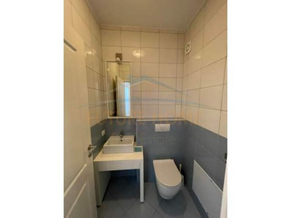 Tirane, jepet me qera 3+1+BLK Kati 2, 184 m² 1.300 Euro