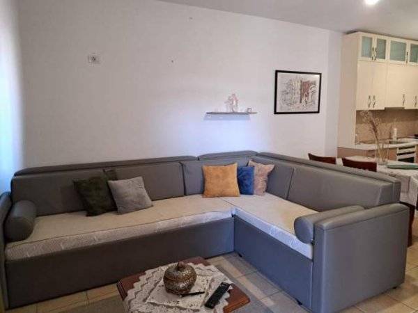 Tirane, jepet me qera apartament 1+1+BLK Kati 3, 71 m² 35.000 Leke