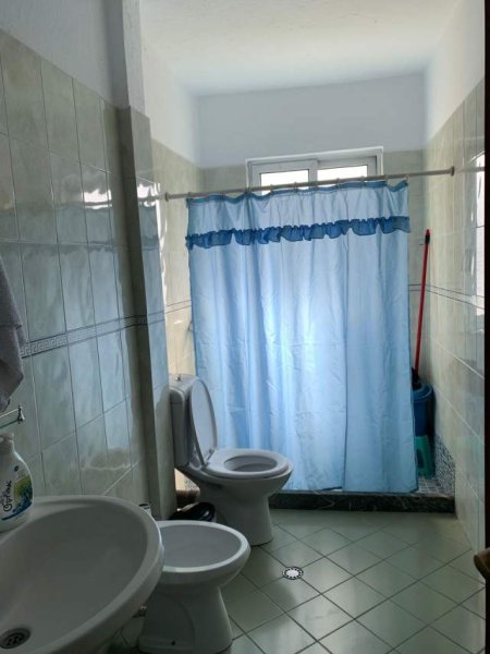 Tirane, jepet me qera apartament 1+1+BLK Kati 9, 62 m² 35.000 Leke (prane Ish Ambasades Jugosllave)