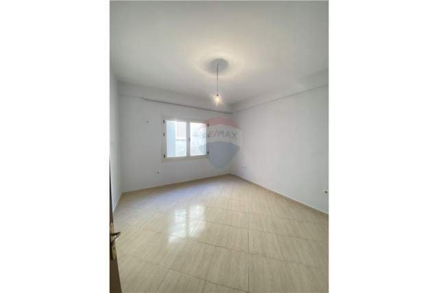 Tirane, jepet me qera apartament 3+1 120 m² 350 Euro