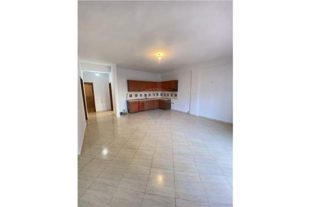 Tirane, jepet me qera apartament 3+1 120 m² 350 Euro