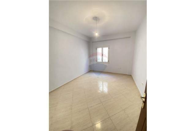Tirane, jepet me qera apartament 3+1 120 m² 350 Euro