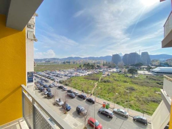 Tirane, jepet me qera apartament 2+1+BLK Kati 4, 109 m² 700 Euro (Rr. e Kosovareve)
