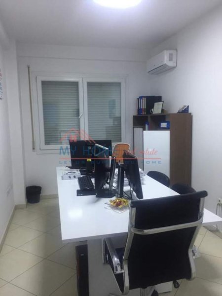 Tirane, jepet me qera zyre Kati 2, 100 m² 500 Euro (zogu i zi)