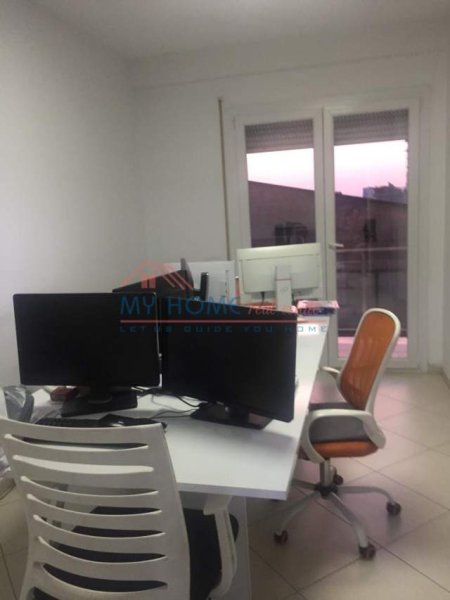 Tirane, jepet me qera zyre Kati 2, 100 m² 500 Euro (zogu i zi)