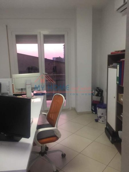 Tirane, jepet me qera zyre Kati 2, 100 m² 500 Euro (zogu i zi)