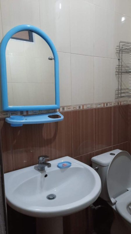 Tirane, jepet me qera apartament 265 Euro (Kinostudio)
