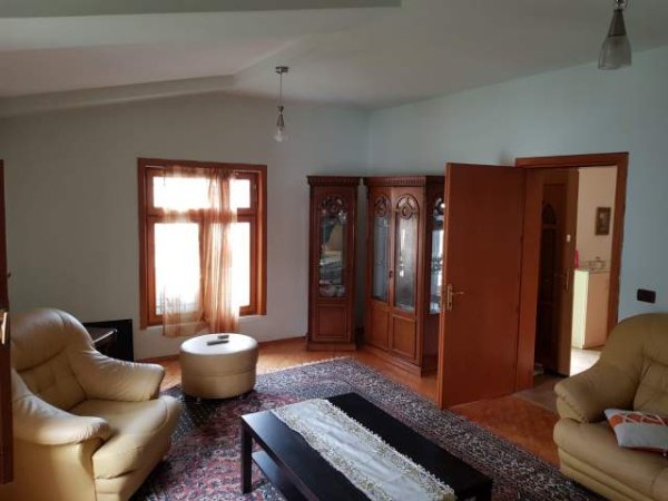 Tirane, jepet me qera apartament Kati 4, 140 m² 400 Euro (tregu elektrik)