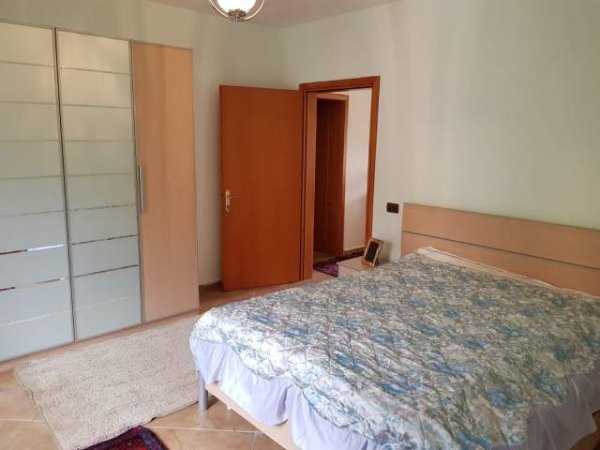 Tirane, jepet me qera apartament Kati 4, 140 m² 400 Euro (tregu elektrik)