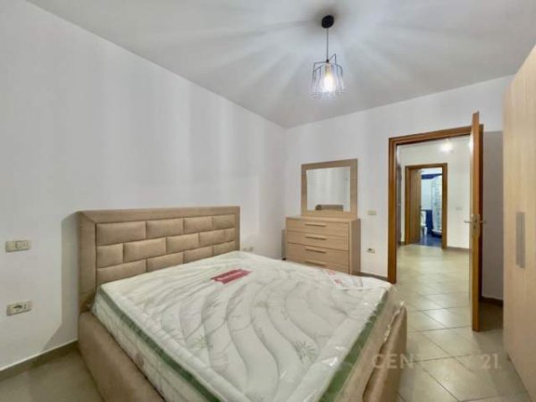 Tirane, jepet me qera apartament 1+1 Kati 3, 80 m² 450 Euro (Rruga e Kavajes)