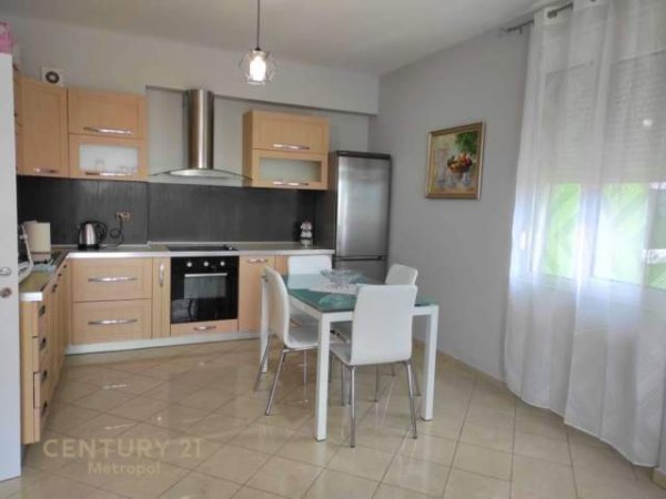 Tirane, jepet me qera apartament 2+1+A+BLK 125 m² 750 Euro (Rruga Brigada e VIII)