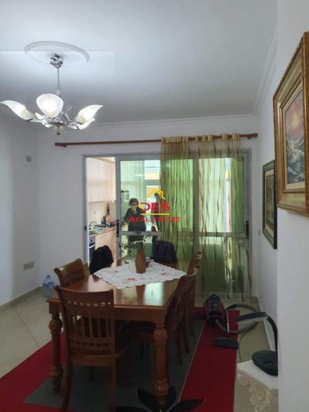 Vlore, shitet apartament Kati 7, 125 m² 90.000 Euro (Hysni Alimerka,Vlorë)