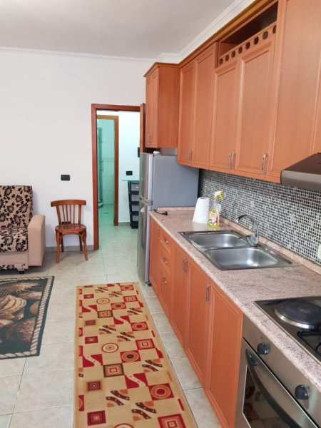 Tirane, jepet me qera apartament 1+1+BLK Kati 2, 60 m² 450 Euro (9 kateshet (kafe Europa))