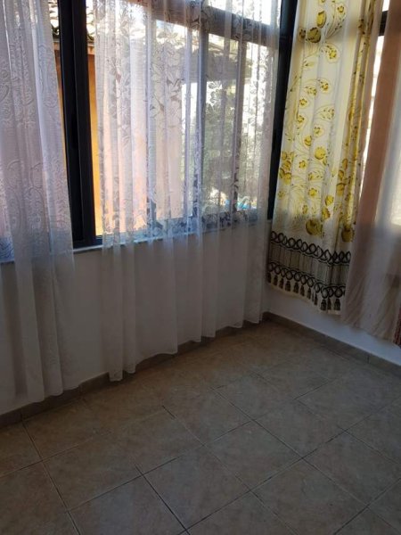 Tirane, jepet me qera apartament 1+1+BLK Kati 2, 60 m² 400 Euro (prane Kafe Europa)