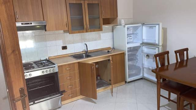 Tirane, jepet me qera apartament 1+1 Kati 8, 70 m² 40.000 Leke (rruga e Elbasanit)
