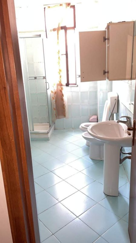 Tirane, jepet me qera apartament 1+1 Kati 8, 70 m² 40.000 Leke (rruga e Elbasanit)