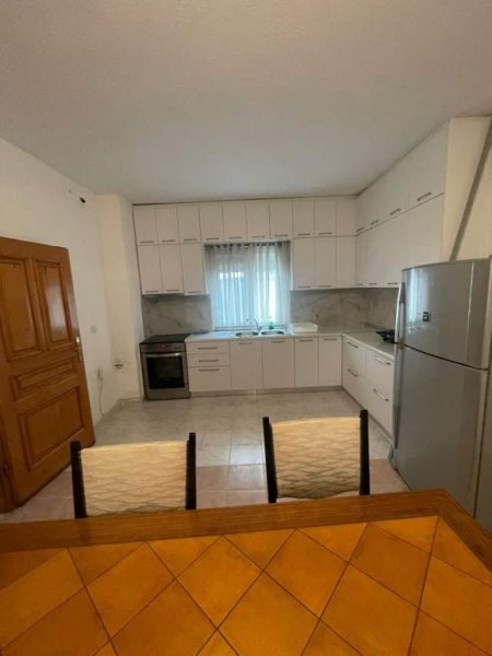 Tirane, jepet me qera shtepi 2+1+BLK Kati 2, 95 m² 350 Leke (rruga jakup ferri)