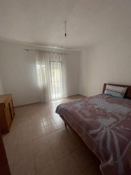 Tirane, jepet me qera shtepi 2+1+BLK Kati 2, 95 m² 350 Leke (rruga jakup ferri)