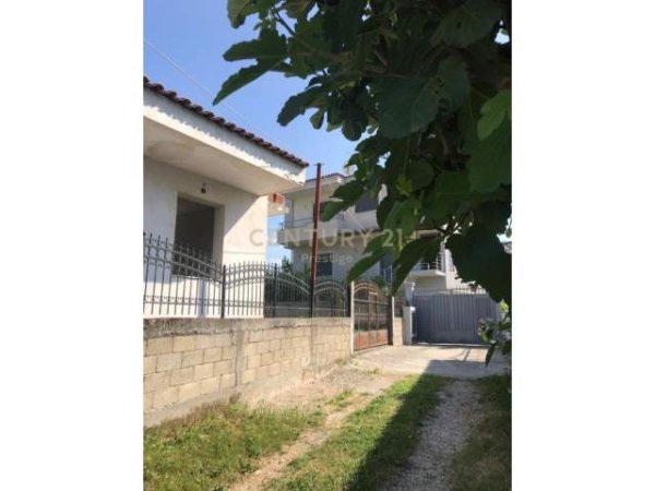 Tirane, shitet shtepi 3+1+A 125.000 Euro (Sauk i vjeter)