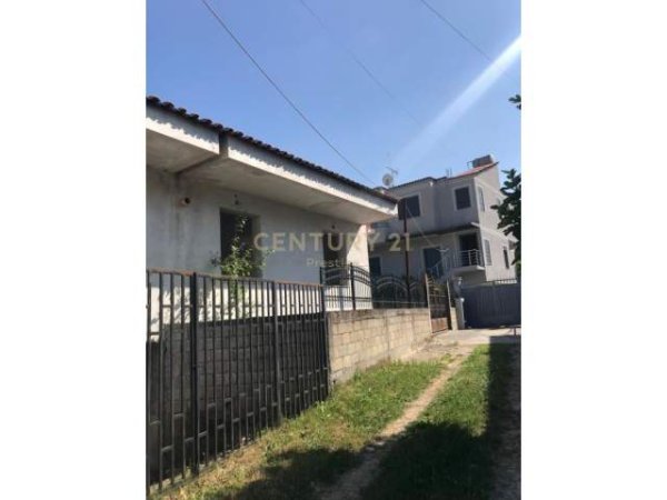 Tirane, shitet shtepi 3+1+A 125.000 Euro (Sauk i vjeter)