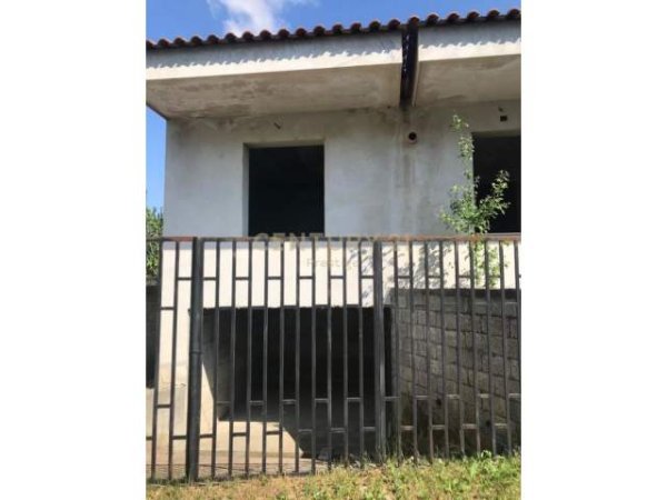Tirane, shitet shtepi 3+1+A 125.000 Euro (Sauk i vjeter)