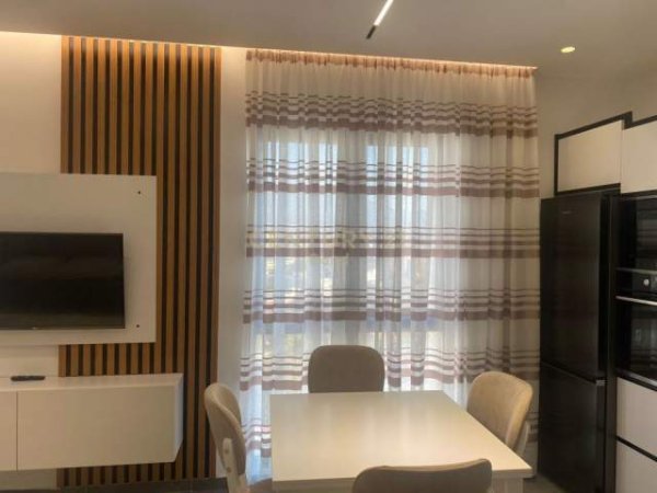 Tirane, jepet me qera apartament 1+1+BLK Kati 11, 70 m² 450 Euro (Farmacia 10)