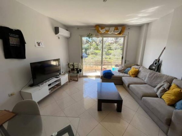 Tirane, jepet me qera apartament 2+1 Kati 3, 82 m² 400 Euro (Rruga Peti)