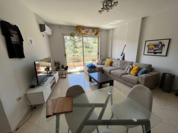 Tirane, jepet me qera apartament 2+1 Kati 3, 82 m² 400 Euro (Rruga Peti)